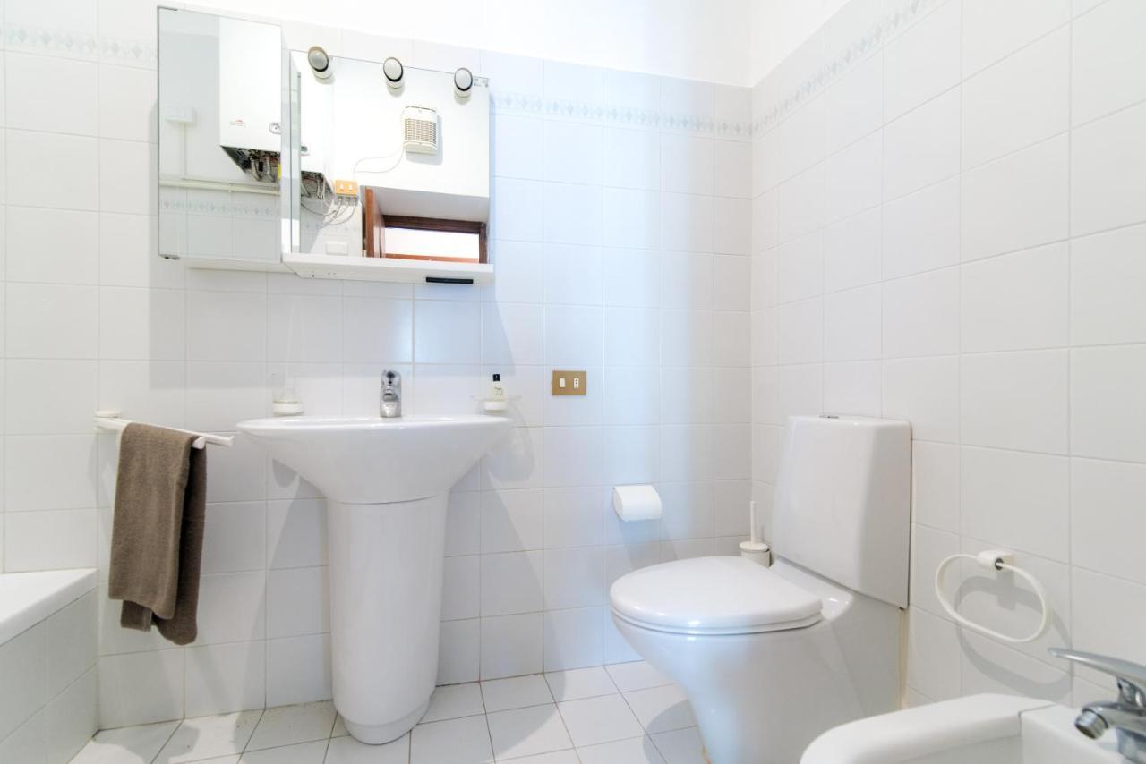 Center Home - The House Of Travelers Como Luaran gambar