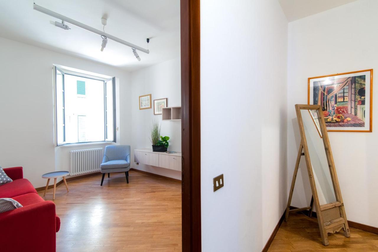 Center Home - The House Of Travelers Como Luaran gambar