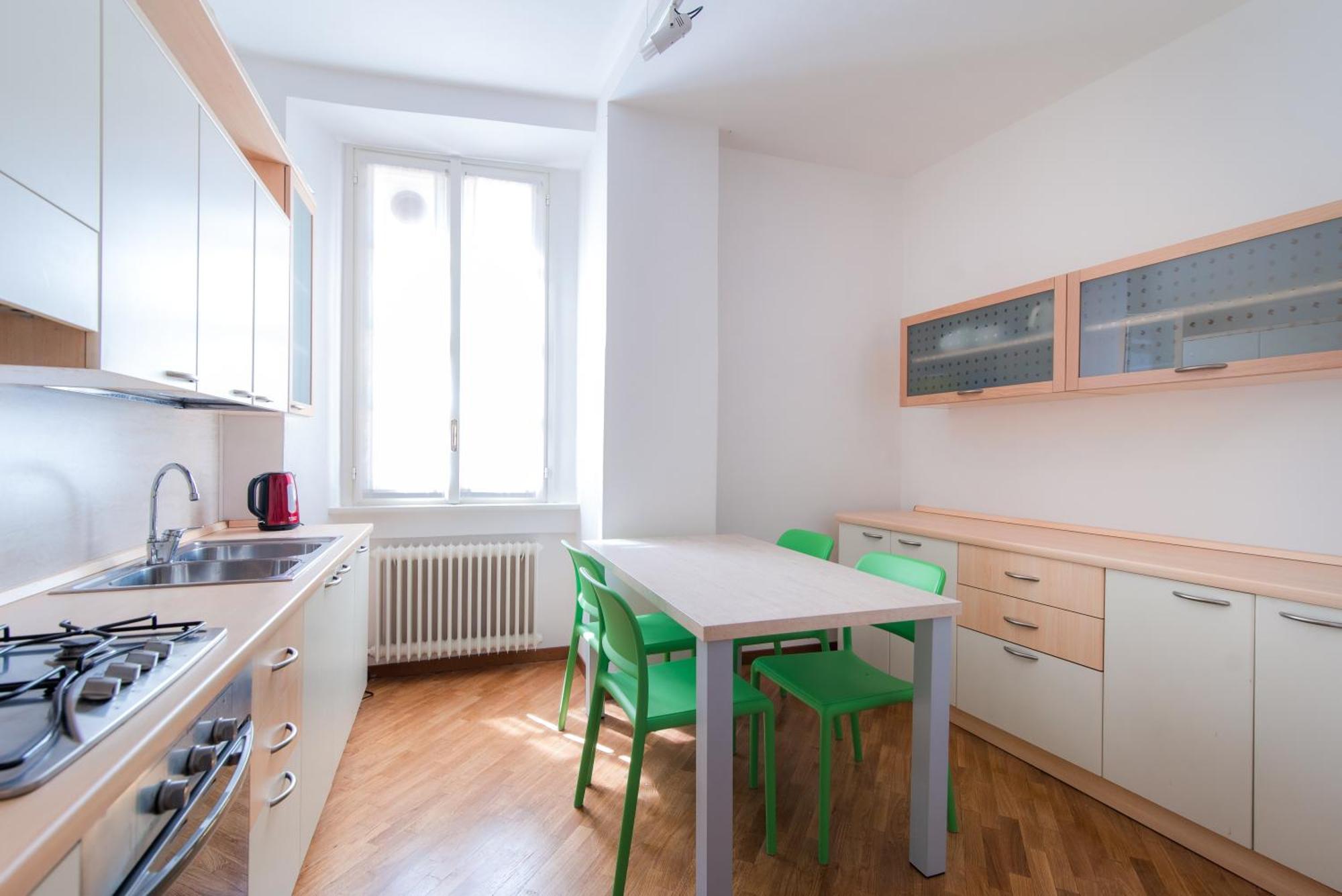 Center Home - The House Of Travelers Como Luaran gambar