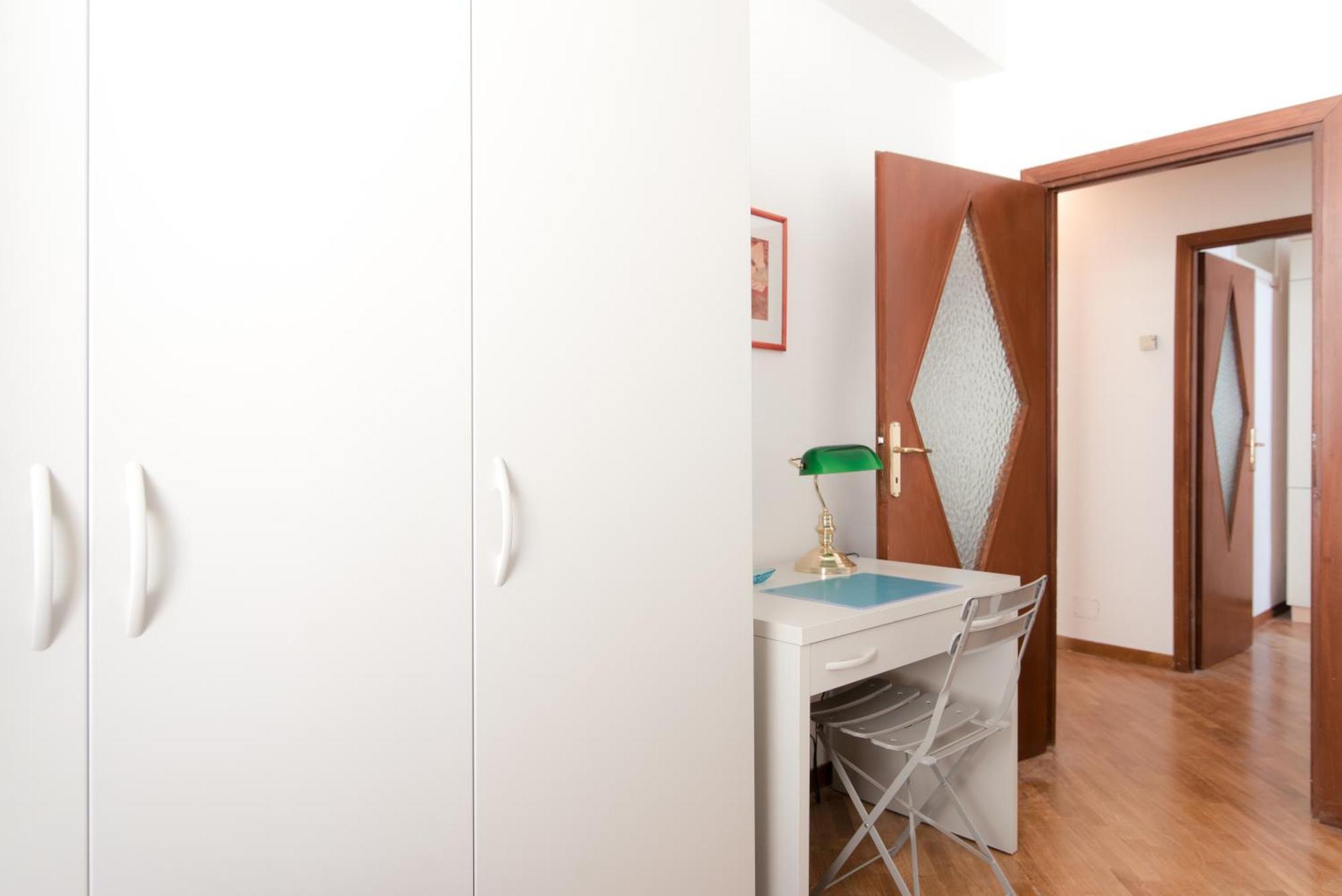 Center Home - The House Of Travelers Como Luaran gambar